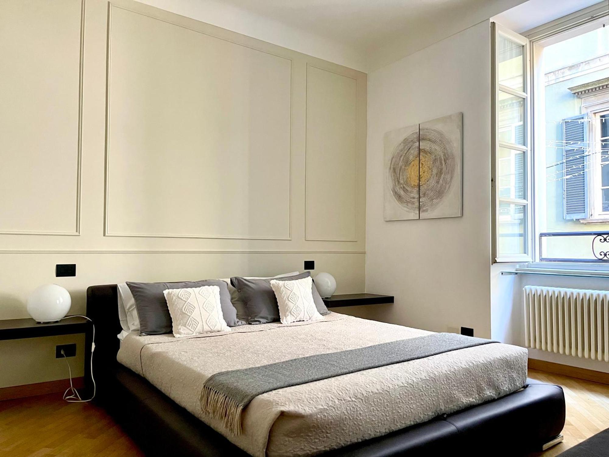 Charming Como: Downtown Apartment with Dual Bedrooms and Bathrooms Exterior photo